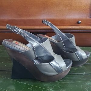 TWO LIPS HEELED SANDALS